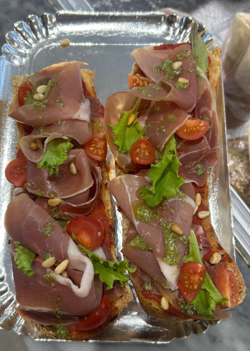 Devanture de la Boulangerie de la Tour aux Issambres